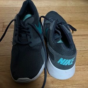 Women’s Nike sneaker
